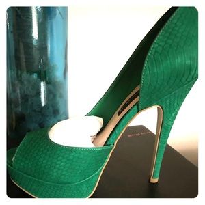 Steve Madden Platform Pumps